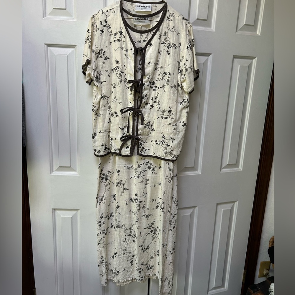 Vintage 2 piece Tie front Maxi dress Sm dress, Medium jacket. Feels like linen.